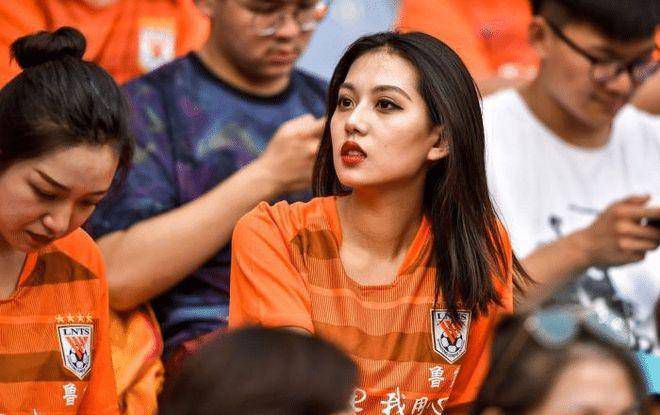 剧集讲述了凡人少女白烁（白鹿 [图]《白鹿原》坐拥二十亿 成含金量最高题材 2010-09-30 由王全安导演、投资过亿的民族史诗《白鹿原》自9月9日宣布开拍以来，“白鹿原”这三个字就成了影视界到旅游开发领域的点金石和热点，不仅有传将跟风拍摄电视剧版，近期又传出投资方耗资19亿人民币开发白鹿原休 