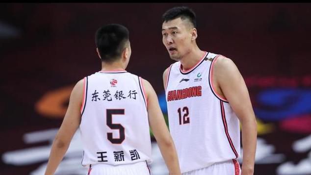 ”姚晨：“未来的五到十年里，在我个人看来电影的突破方向依然是在人物与情感的深度挖掘上，我们已经看到很多影片在形式上和视觉效果上都做出了很大胆的创新，但是每一部作品它能够真正打动观众的依然是电影中的内容、人物与情感。