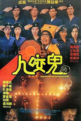 帕克斯一身运动休闲风，一人背着两个包手里还拎着摄像机，不仔细辨别像极了朱莉的助理。